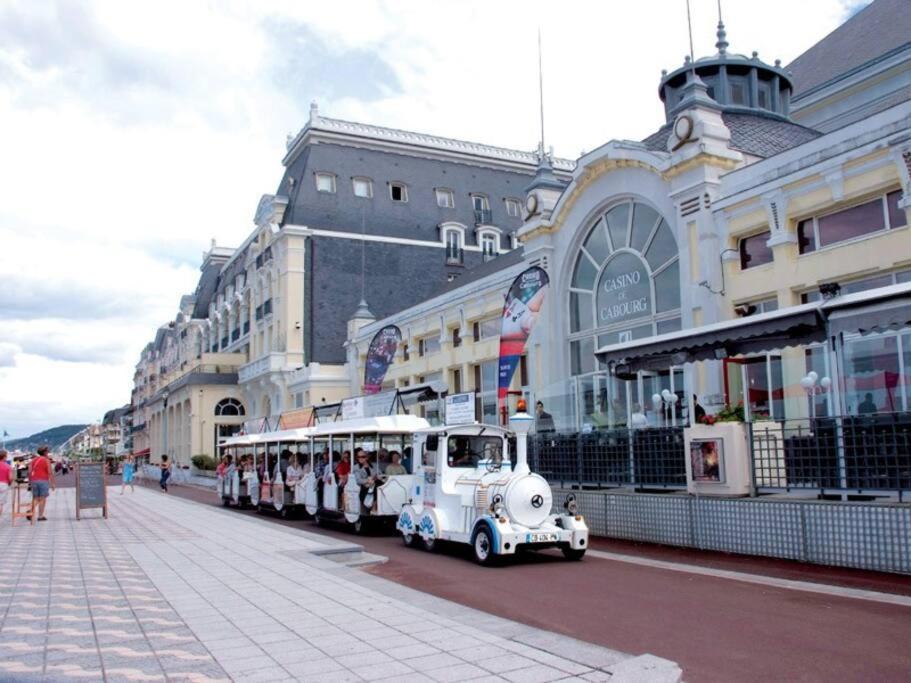 Cabourg, Appartement T2 Acces Direct Mer Esterno foto